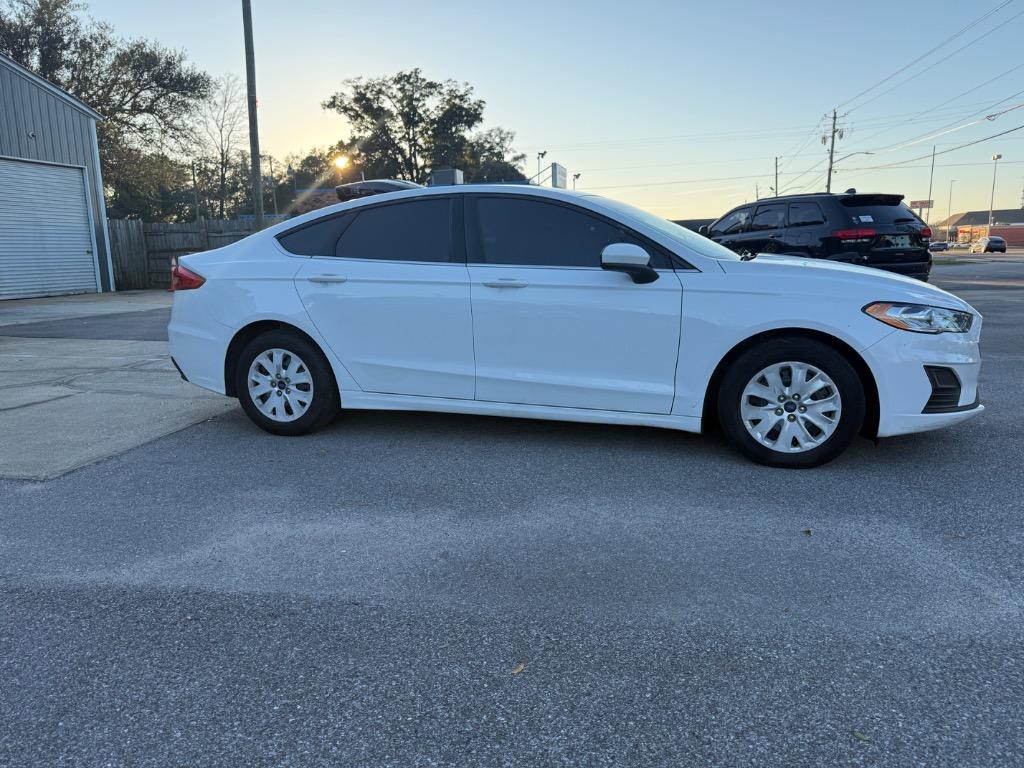 2019 Ford Fusion S - Photo 8