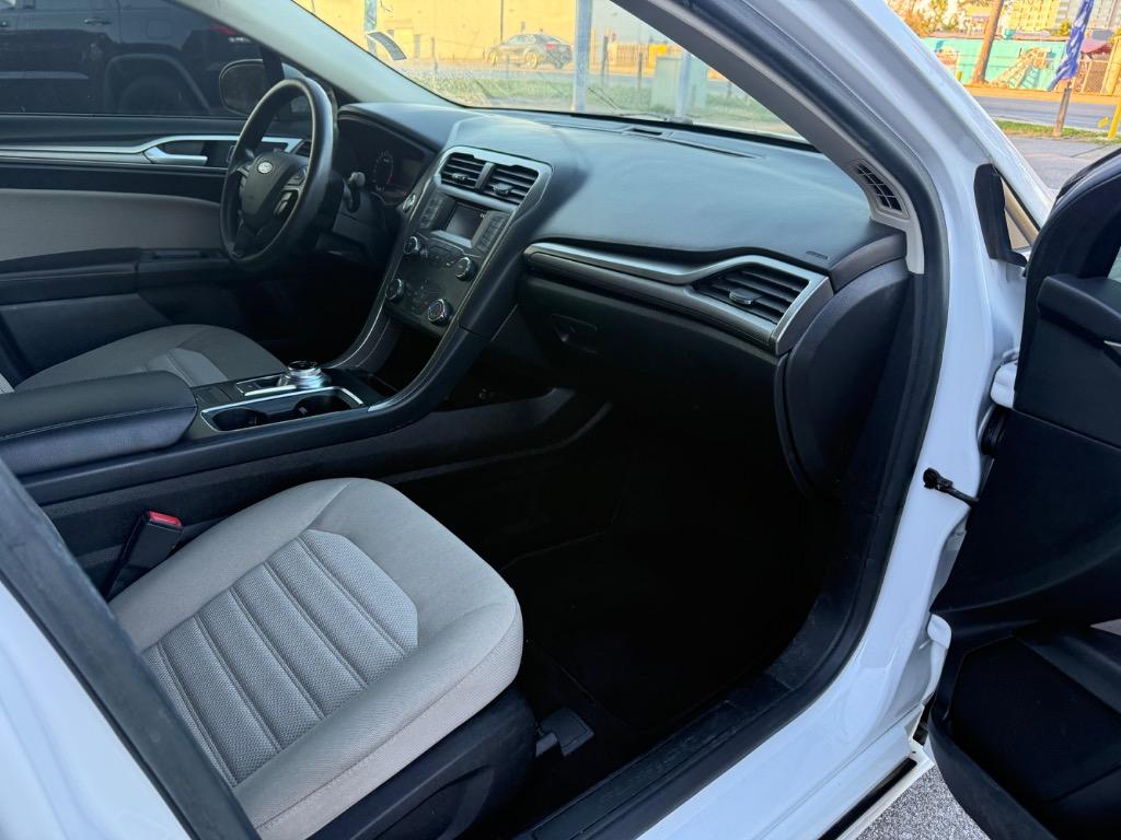 2019 Ford Fusion S - Photo 10